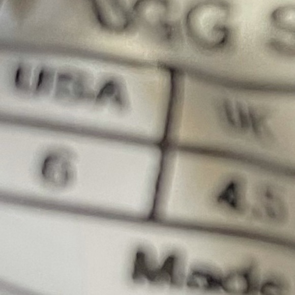 UGG BaiIey Triplet Boots - Picture 4 of 6